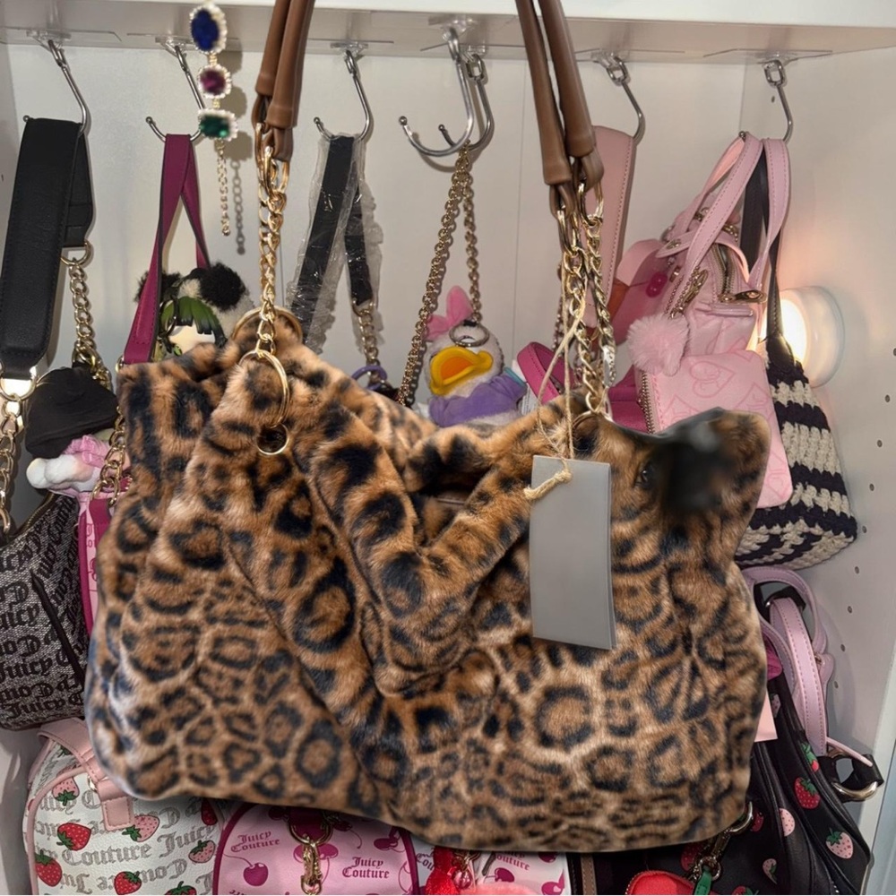 VIRA E/N Expression Faux Fur Leopard Tote Bag